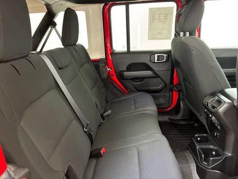 Used 2020 Jeep Wrangler Unlimited Sahara w/ Uconnect 4C Nav & Sound Group AWD/4WD image 16