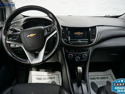 Used 2020 Chevrolet Trax LT w/ LT Convenience Package image 29