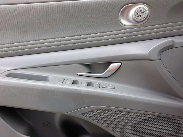 Used 2025 Hyundai Elantra SEL FWD image 24