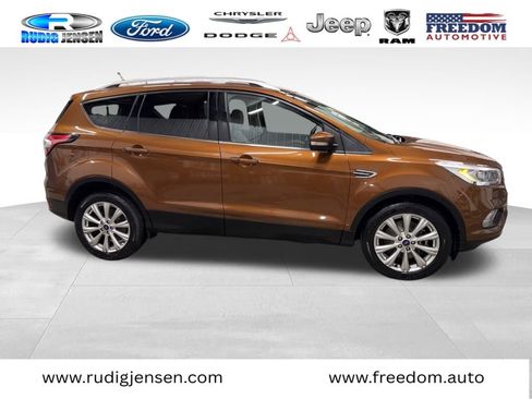 Used 2017 Ford Escape Titanium image 4