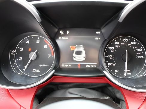 Used 2018 Alfa Romeo Giulia Ti image 10