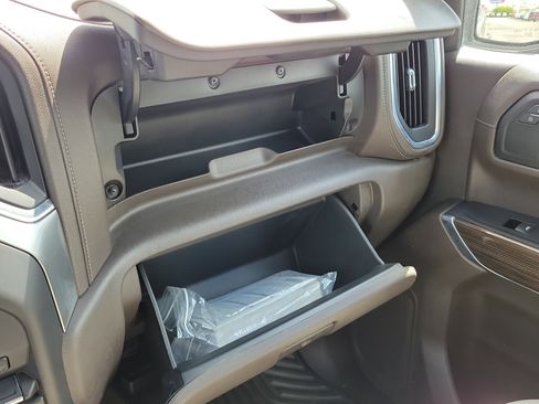 Used 2020 Chevrolet Silverado 1500 LT w/ Convenience Package image 29