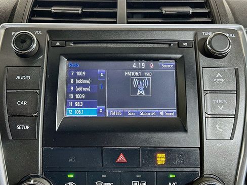 Used 2017 Toyota Camry LE FWD image 13