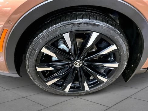 Used 2023 Toyota Crown Platinum image 11