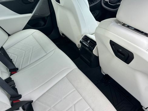 Used 2025 BMW i5 eDrive40i w/ Premium Package image 30