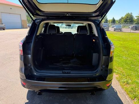 Used 2018 Ford Escape SE w/ SE Sport Appearance Package AWD/4WD image 3