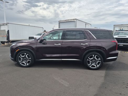 Used 2023 Hyundai Palisade Limited w/ Cargo Package AWD/4WD image 3