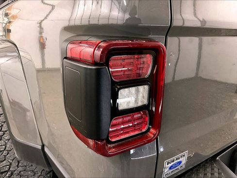 Used 2020 Jeep Gladiator Overland w/ LED Lighting Group image 29