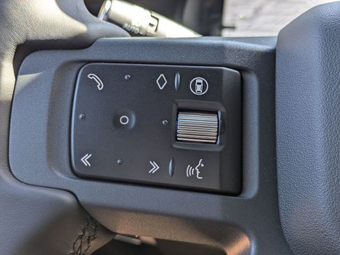 New 2026 Land Rover Defender 110 X-Dynamic SE AWD/4WD image 17