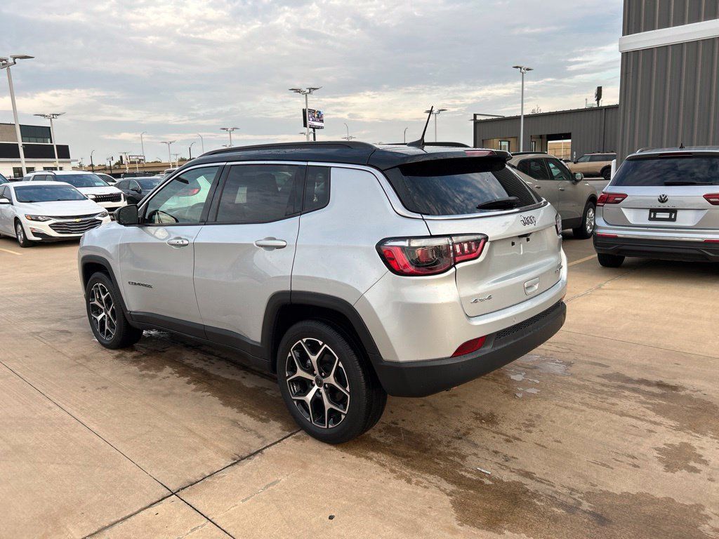Used 2025 Jeep Compass Limited AWD/4WD image 2