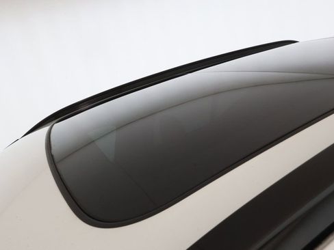 Used 2024 Volvo XC40 B5 Plus w/ Climate Package image 9