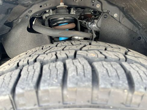Used 2018 Toyota Tacoma TRD Off-Road AWD/4WD image 31
