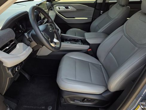 Used 2025 Ford Explorer Active w/ Active Comfort Package RWD image 25