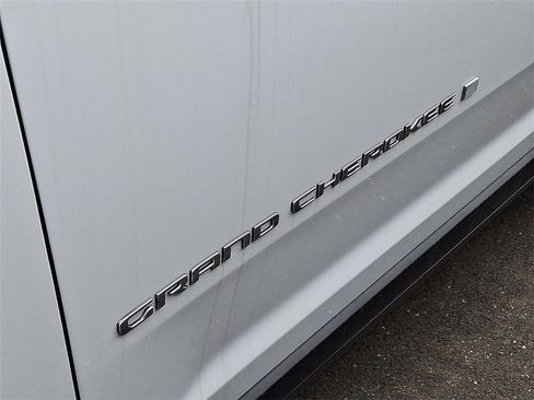 New 2025 Jeep Grand Cherokee Laredo X w/ Luxury Tech Group I image 8