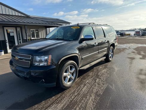 Used 2014 Chevrolet Suburban LTZ image 2