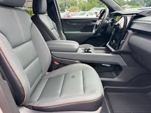 New 2026 GMC Acadia AT4 w/ Luxury Package AWD/4WD image 14