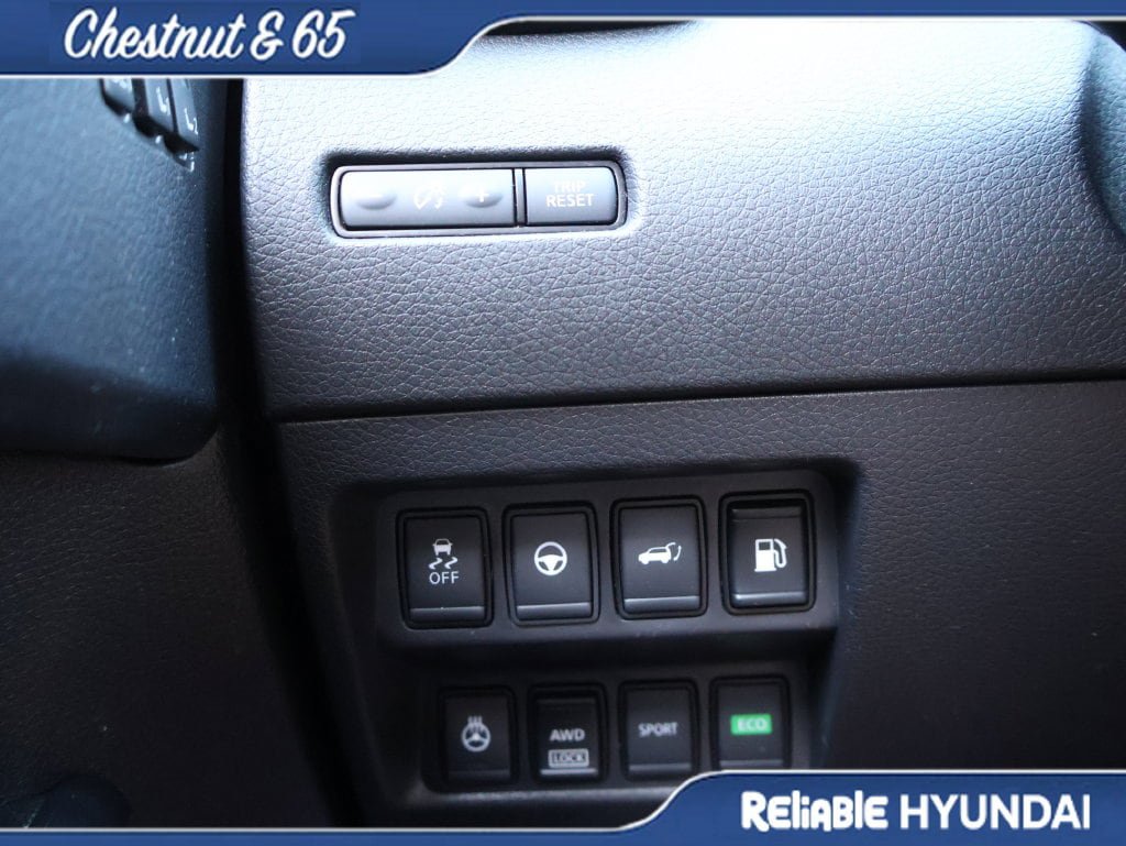 Used 2019 Nissan Rogue SV w/ Sun & Sound Touring Package AWD/4WD image 32