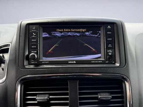 Used 2019 Dodge Grand Caravan SE w/ UConnect Hands-Free Group FWD image 19