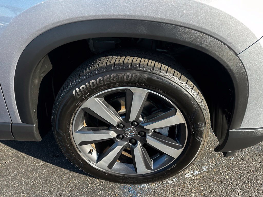 Used 2025 Honda Pilot Touring image 11