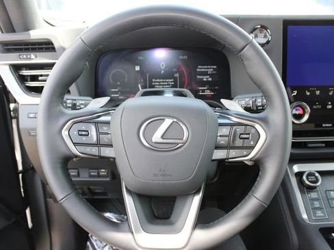 Certified 2025 Lexus GX 550 w/ Accessory Package (32) AWD/4WD image 16