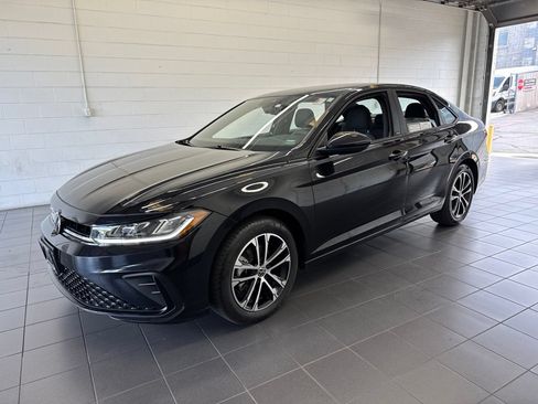 Used 2025 Volkswagen Jetta Sport FWD image 4