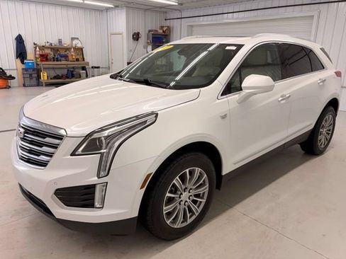 Used 2017 Cadillac XT5 Luxury w/ Driver Awareness Package AWD/4WD image 3
