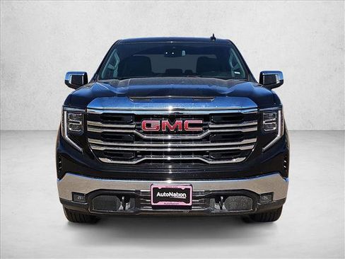 Used 2025 GMC Sierra 1500 SLT image 2