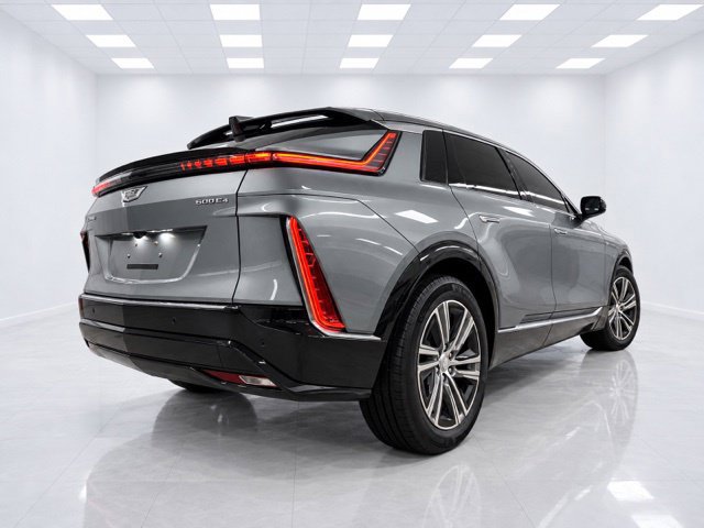 Used 2024 Cadillac Lyriq Luxury AWD/4WD image 7