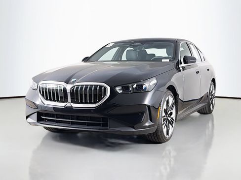Used 2026 BMW 530i w/ Premium Package RWD image 3