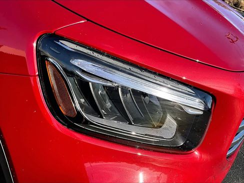 Used 2025 Mercedes-Benz GLB 250 image 28