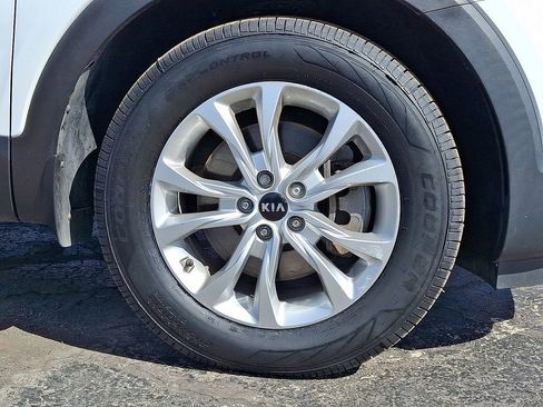 Used 2020 Kia Telluride LX image 18