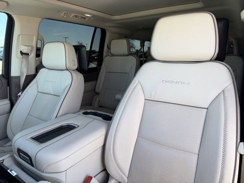 Used 2023 GMC Yukon XL Denali w/ Denali Reserve Package image 12