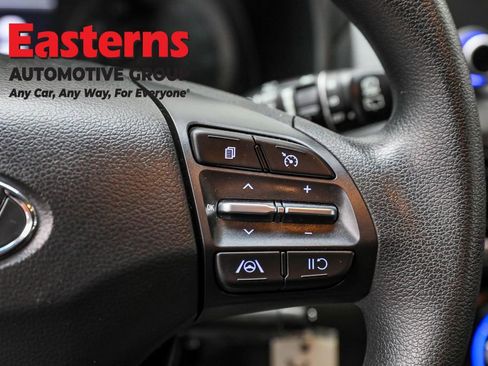 Used 2022 Hyundai Kona SE w/ Winter Weather Package image 16