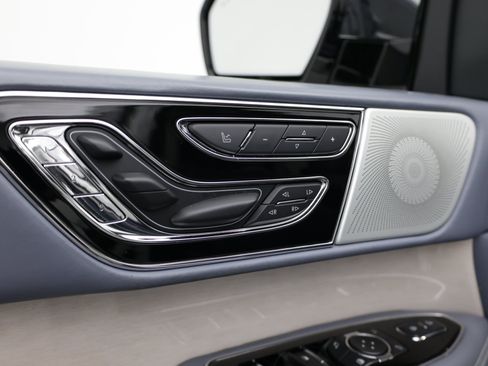 Used 2021 Lincoln Navigator Black Label w/ Cargo Convenience Package AWD/4WD image 14