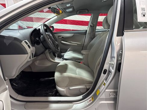 Used 2013 Toyota Corolla LE FWD image 9