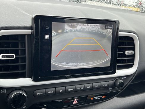 Used 2023 Hyundai Venue Limited FWD image 27