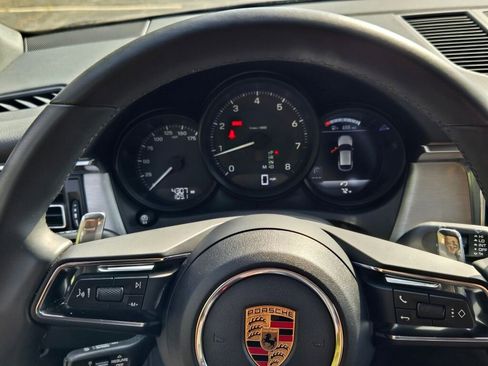 Used 2025 Porsche Macan image 29