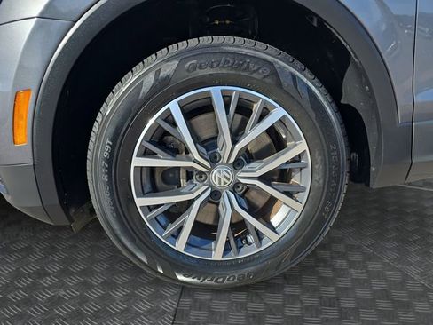 Used 2020 Volkswagen Tiguan SE image 35
