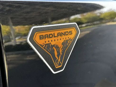 Used 2022 Ford Bronco Badlands w/ Sasquatch Package AWD/4WD image 16