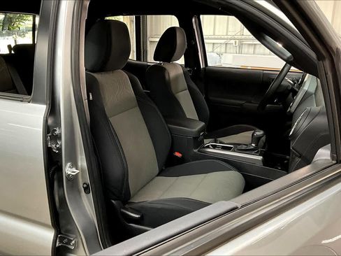 Used 2023 Toyota Tacoma TRD Sport image 9