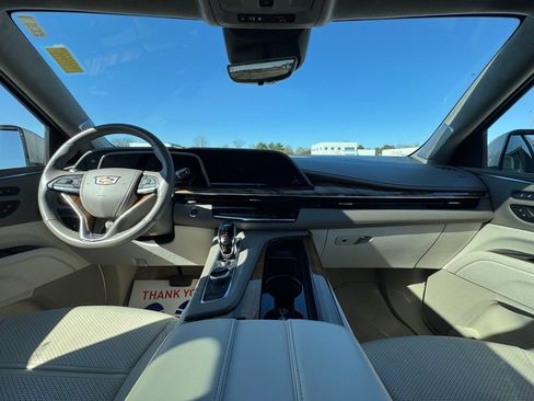 Certified 2021 Cadillac Escalade ESV Premium Luxury Platinum w/ Heavy-Duty Trailer Package image 22