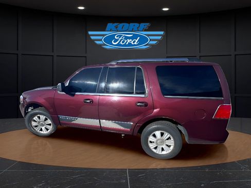 Used 2010 Lincoln Navigator 4WD image 2