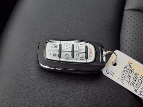 New 2026 Chrysler Pacifica Select image 15