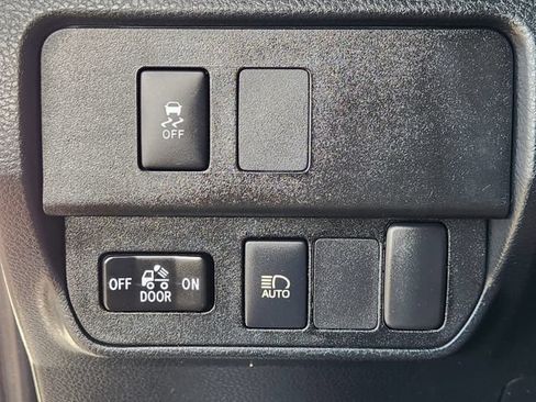 Used 2020 Toyota Tacoma SR5 w/ SR5 Appearance Package (SM) RWD image 21