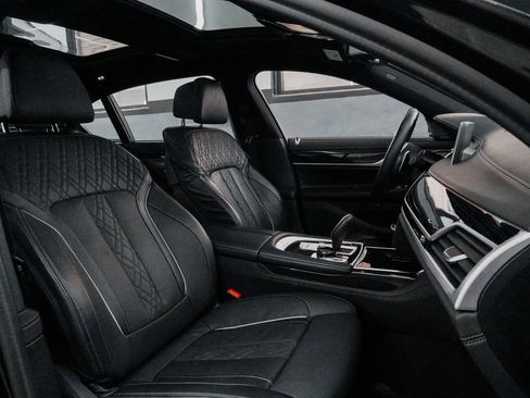 Used 2022 BMW 750i xDrive w/ Executive Package image 42