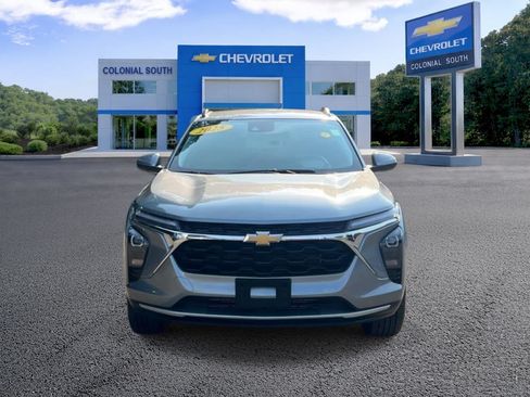 Certified 2025 Chevrolet Trax LT w/ Driver Confidence Package FWD image 9