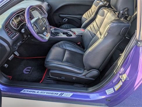 Used 2016 Dodge Challenger SRT image 10