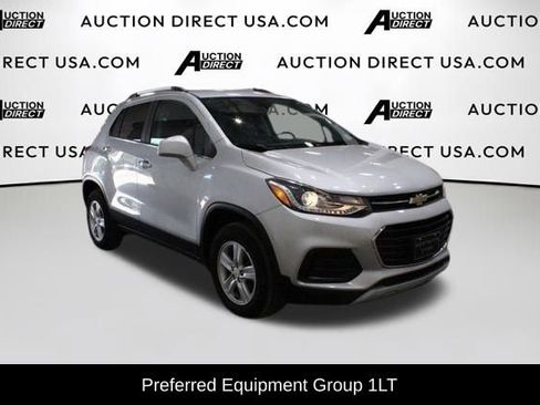 Used 2019 Chevrolet Trax LT w/ LT Convenience Package AWD/4WD image 2