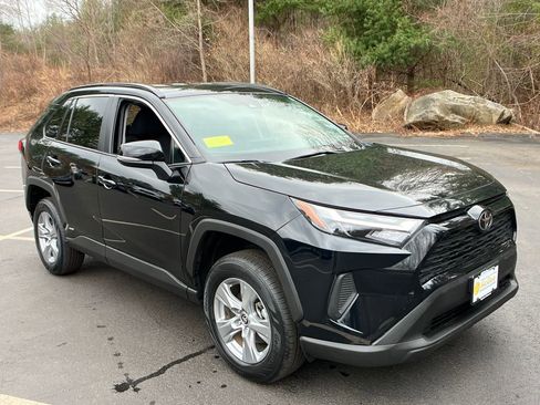 Used 2025 Toyota RAV4 XLE image 7