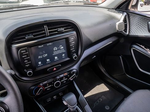 Used 2020 Kia Soul LX FWD image 29